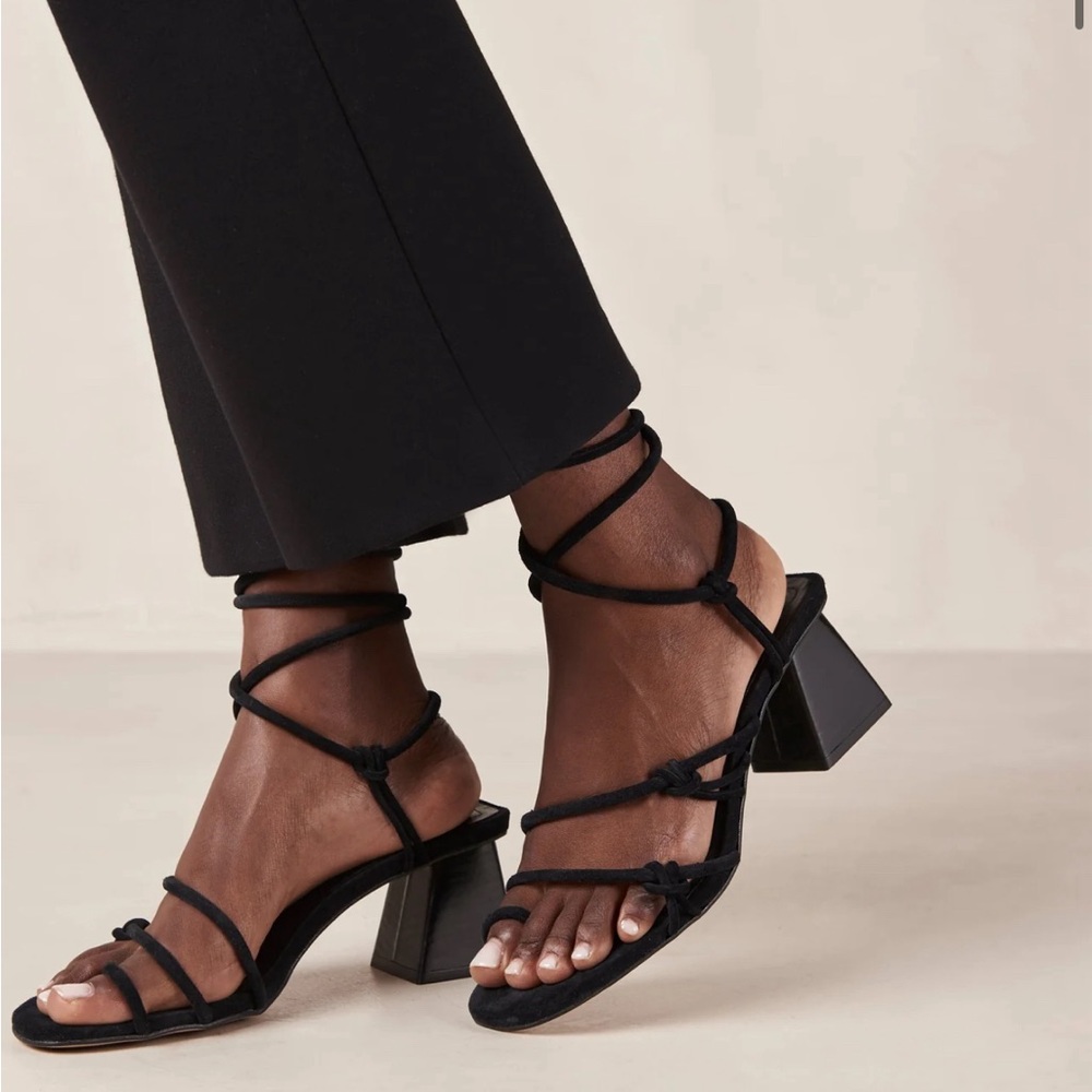 Alohas Goldie Black Heels